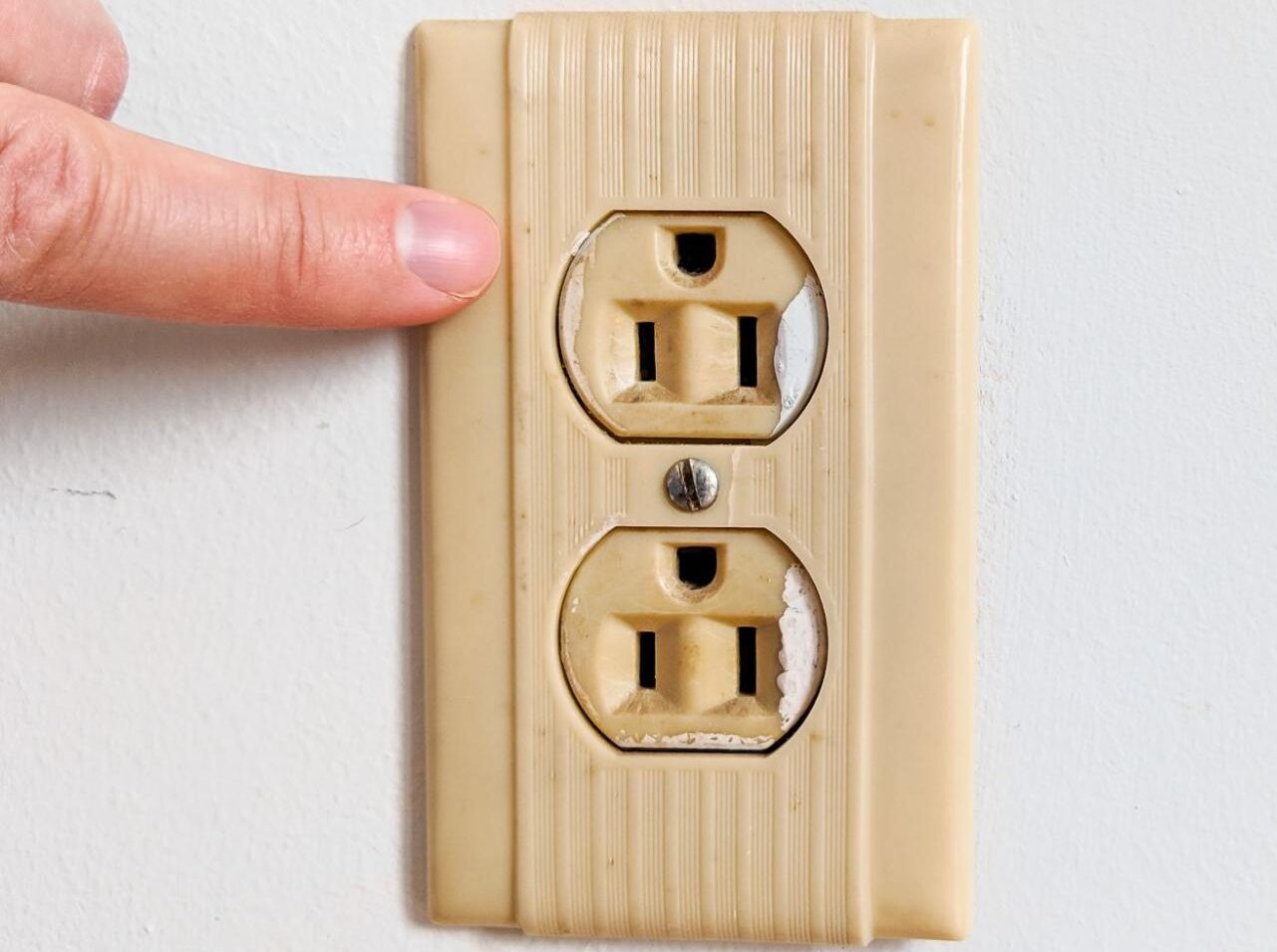 a buzzing plug socket dangerous